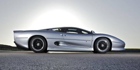 The XJ220 featured a twin-turbo V6