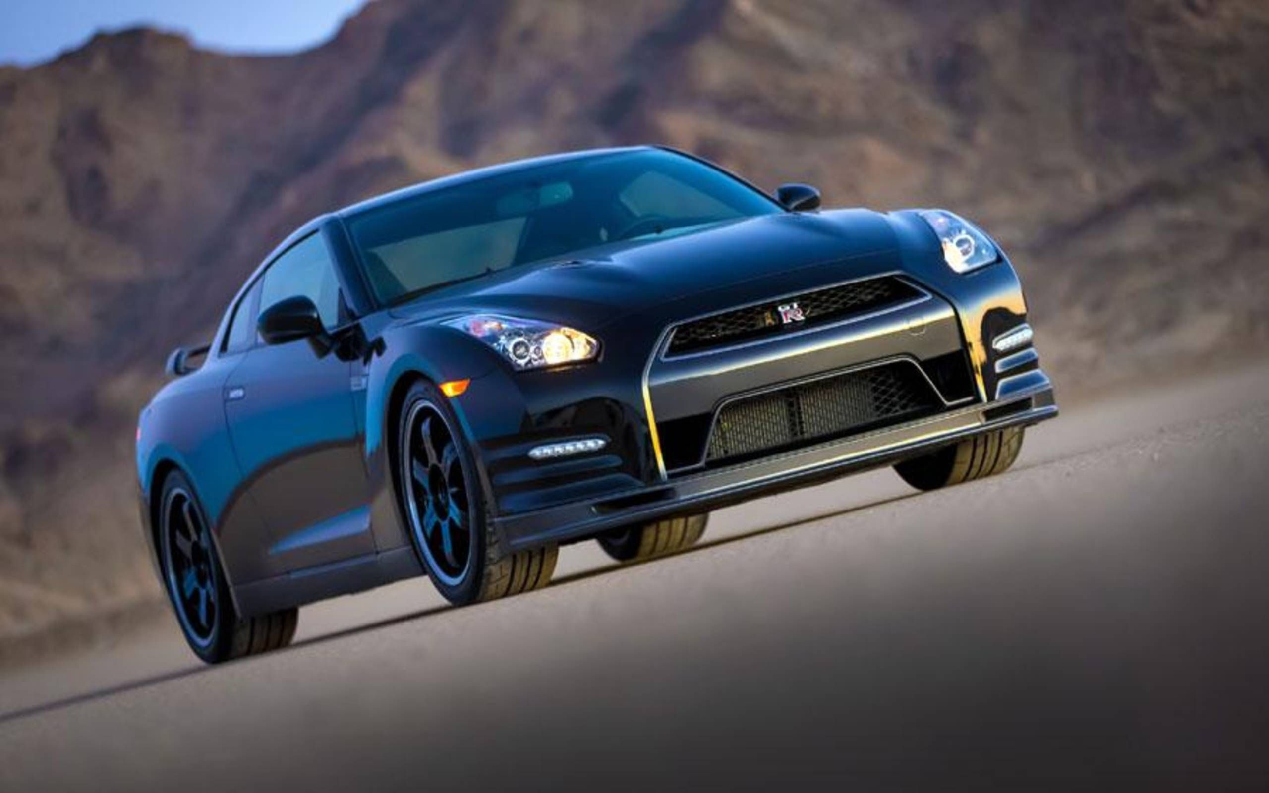 14 Nissan Gt R Track Edition Takes Off At Chicago Auto Show