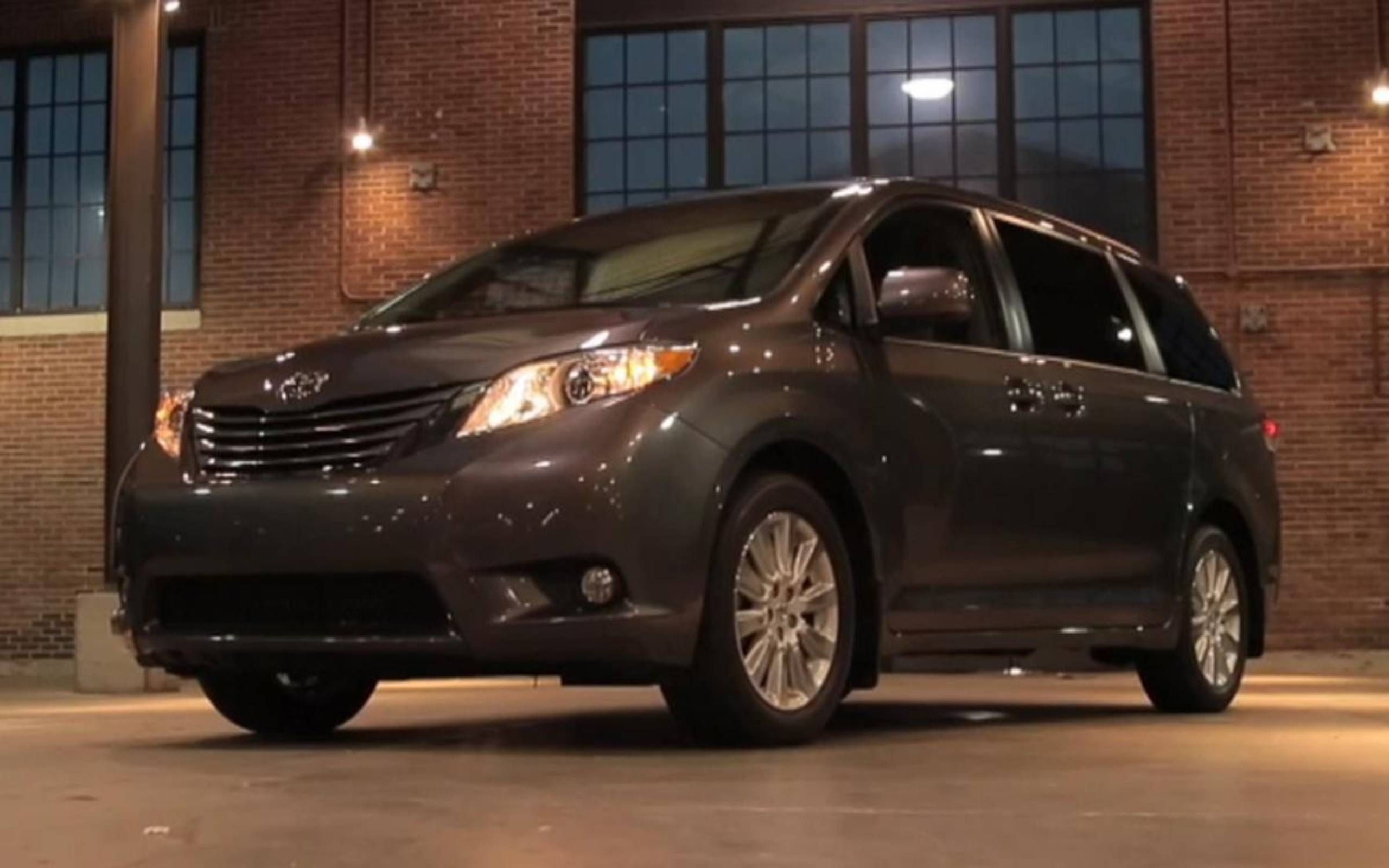 2012 toyota sienna sales awd