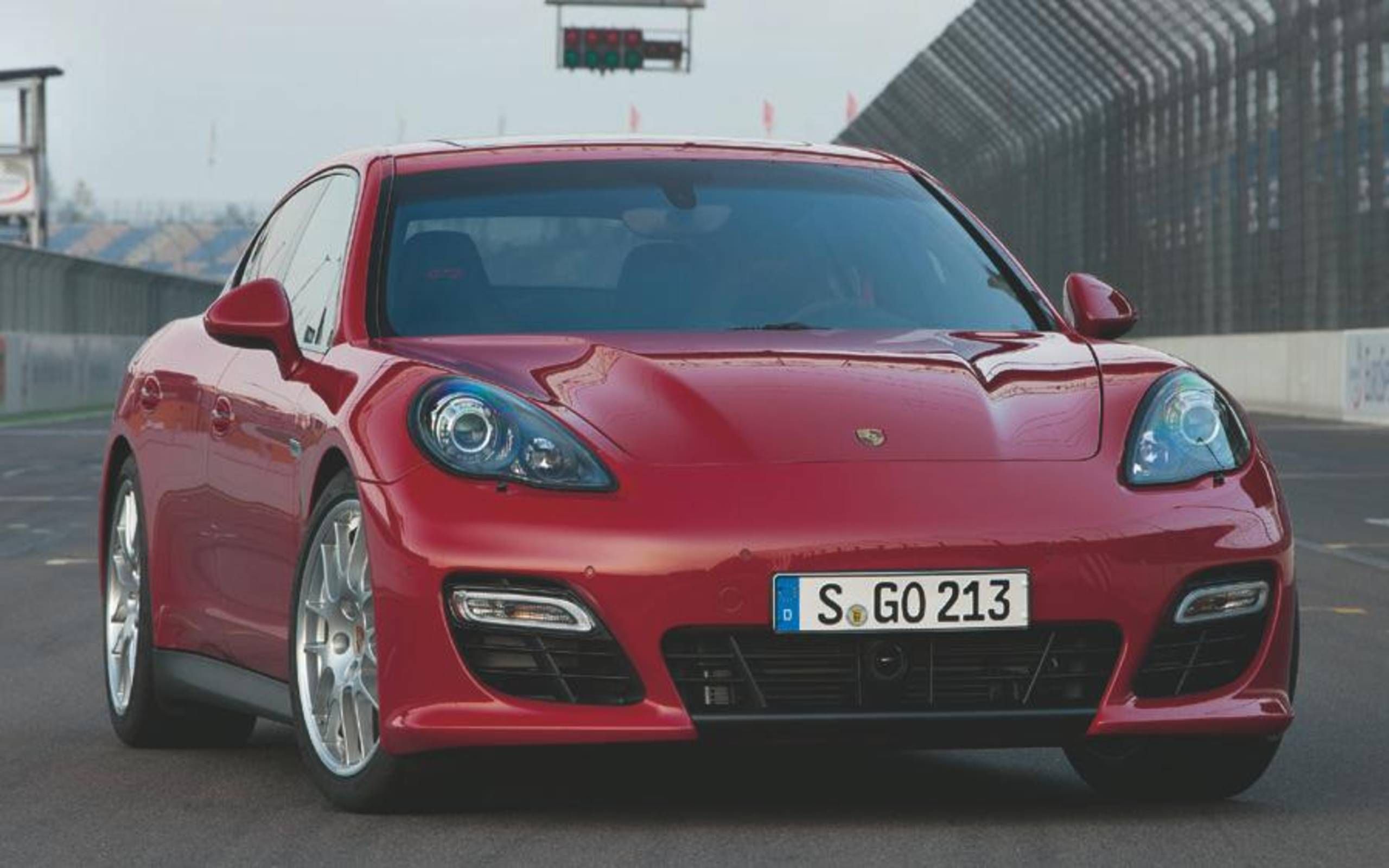 Vehicle details - 2018 Porsche Panamera at Greater Chicago