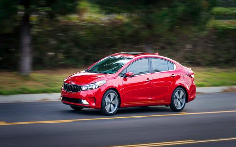 The 2017 Kia Forte has a standard 2.0-liter Atkinson I4 that makes 147 hp at 6,200 rpm and 132 lb-ft of torque at 4,500 rpm.