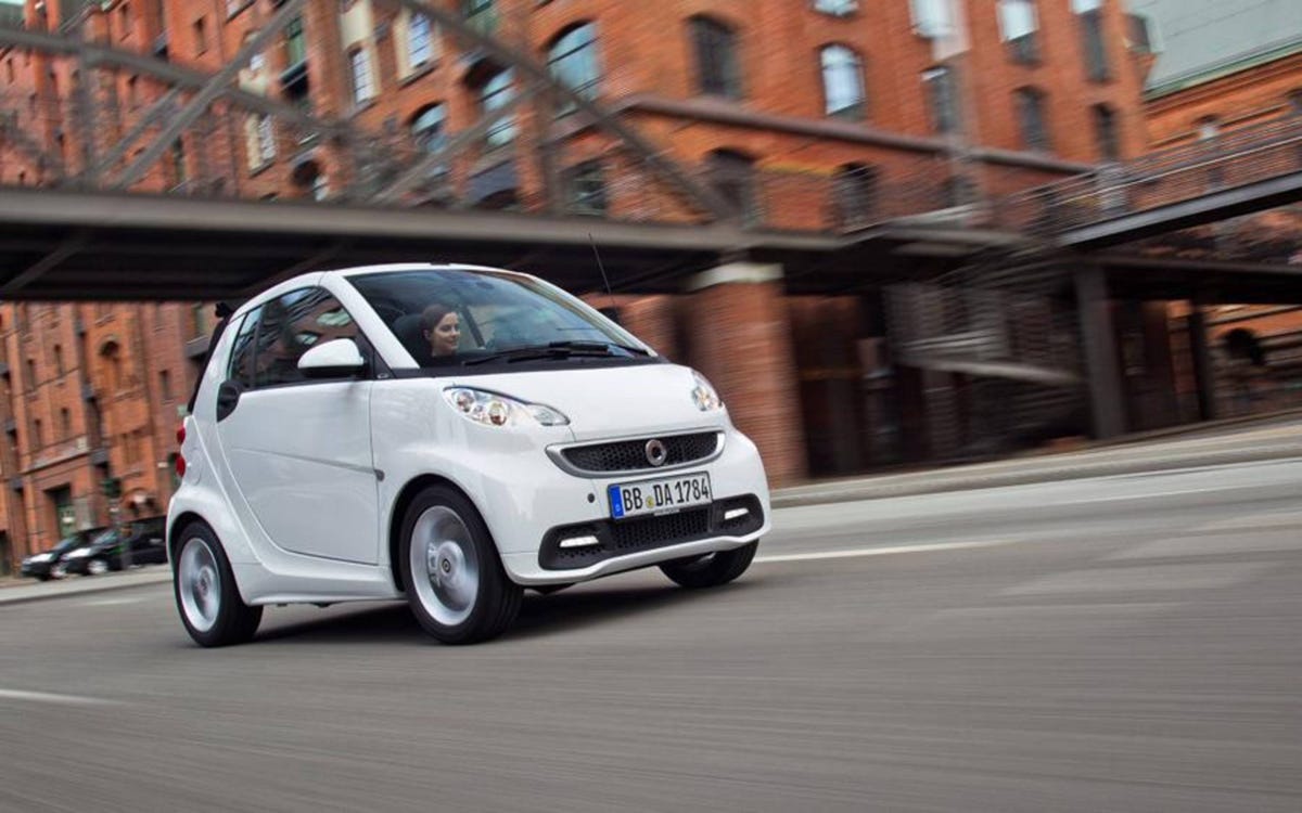 Картинки смарт. Smart Fortwo II. Smart Fortwo II Cabrio. Мерседес смарт 2021. Микро Мерседес Smart.