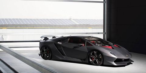 Top Gear shows you a behind the scenes look at the Lamborghini Sesto Elemento; a lightweight, carbon fiber Italian rocket
