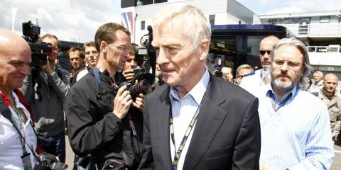 A French court has ordered the search engine Google to block access to photos of Max Mosley's sex scandal.