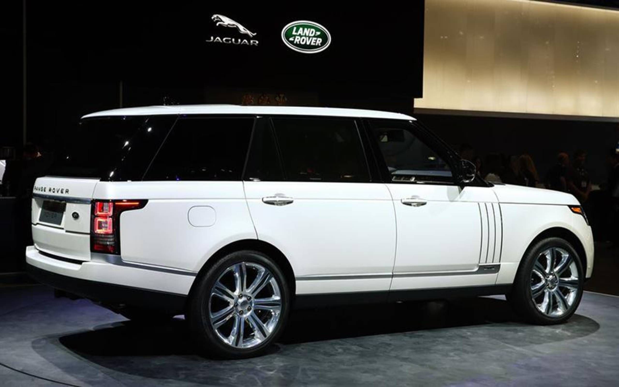 Range Rover debuts longwheelbase version at LA Auto Show