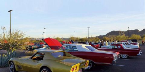 It's all about one thing at these Arizona auctions: nonstop wheeling and dealing.