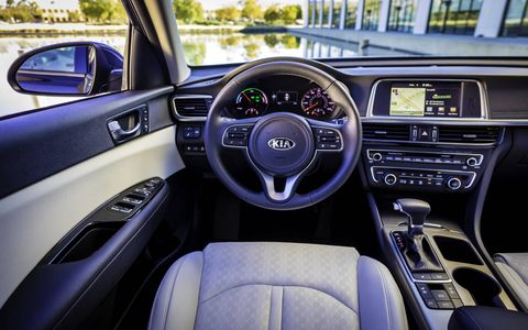 The 2017 Kia Optima Hybrid brings comes with hands-free trunk open feature with smart key, wireless charging and surround view monitoring to aid parking maneuvers.