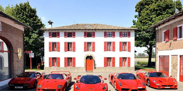 Ferrari collection. Ferrari LAFERRARI автомобили Италии. Дом Энцо Феррари. Яркие красные машины. Венеция магазин Феррари.