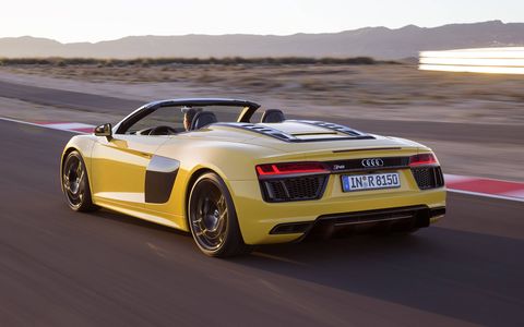 The soft-top in the new R8 Spyder features an electrohydraulic drive system to raise and lower the roof in only 20 seconds, at speeds of up to 31 mph.