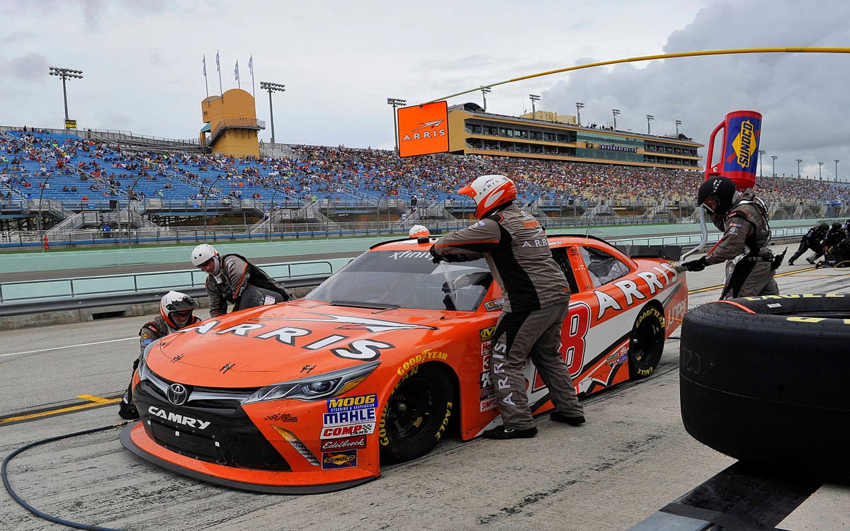 Daniel Suárez takes home NASCAR Xfinity Series Rookie of the Year honors