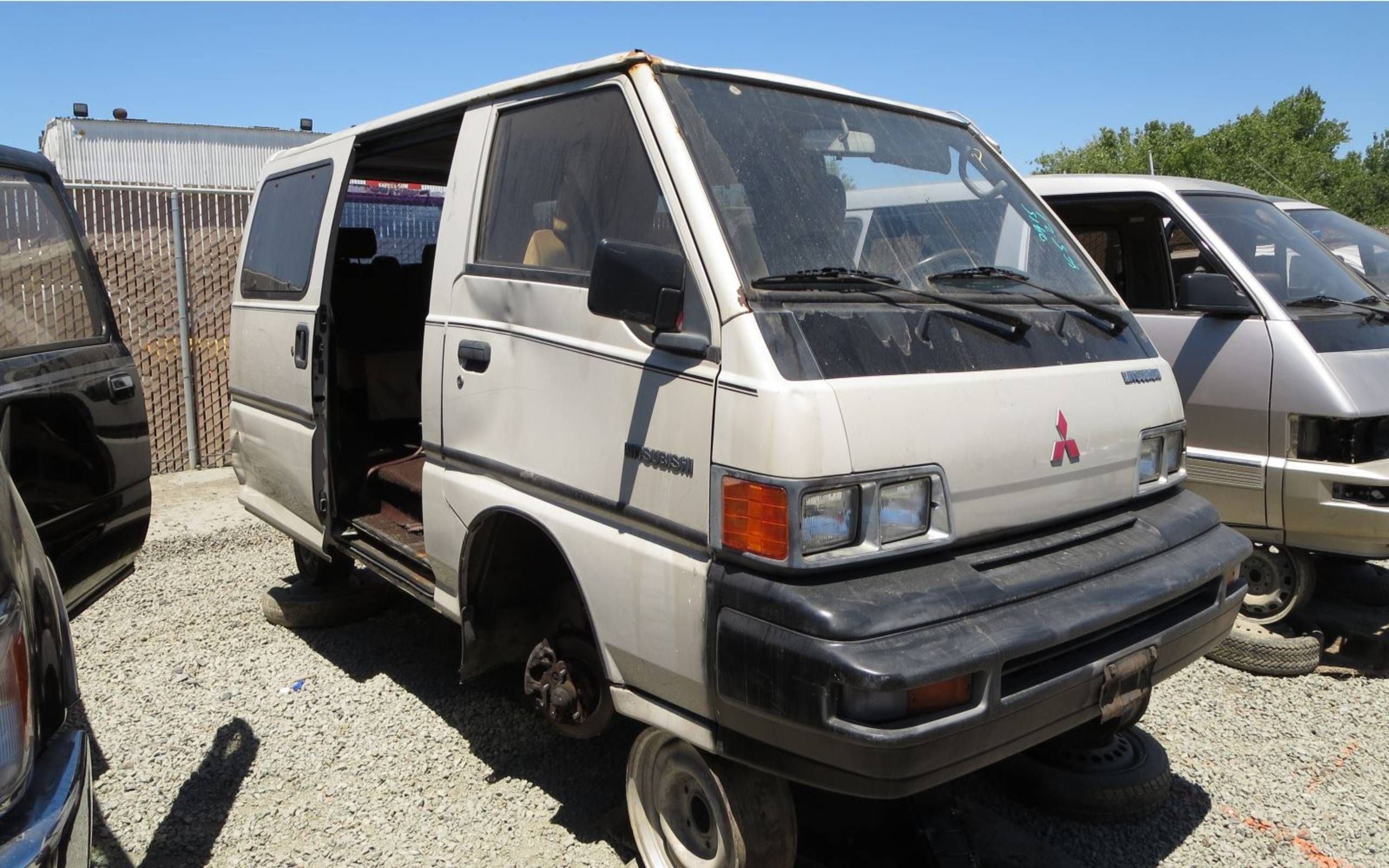 Junkyard Treasure: 1989 Mitsubishi Wagon