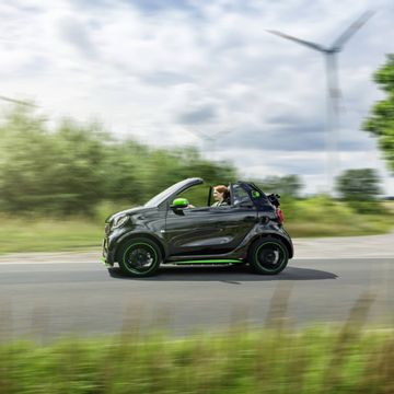 Along with its coupe brother, the 2017 Smart fortwo electric drive cabriolet will debut at the 2016 Paris motor show