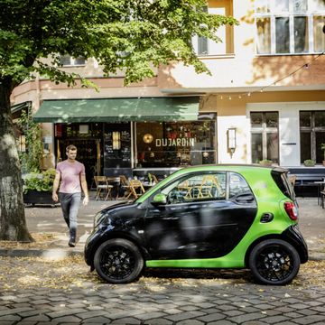 The 2017 Smart Fortwo electric drive coupe will make its formal debut at the 2016 Paris motor show.