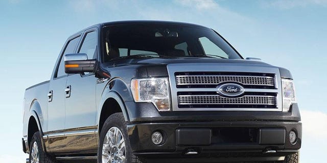 Atrincherándose para una pelea A Ford le gusta la vida en la cima y planea quedarse allí con el F- rediseñado. 150 doble cabina 2008 Atrincherándose para una pelea A Ford le gusta la vida en la cima y planea quedarse allí con el F- rediseñado.