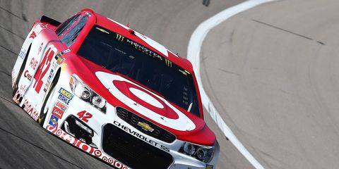 Kyle Larson will lead the field at Charlotte Motor Speedway on Saturday.