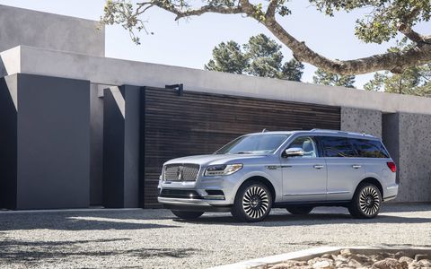 The new 2018 Lincoln Navigator gets the Ford Raptor's 450-hp twin-turbo V6 -- and luxury touches like a panoramic roof and 30-way adjustable 'Perfect Position' seats.