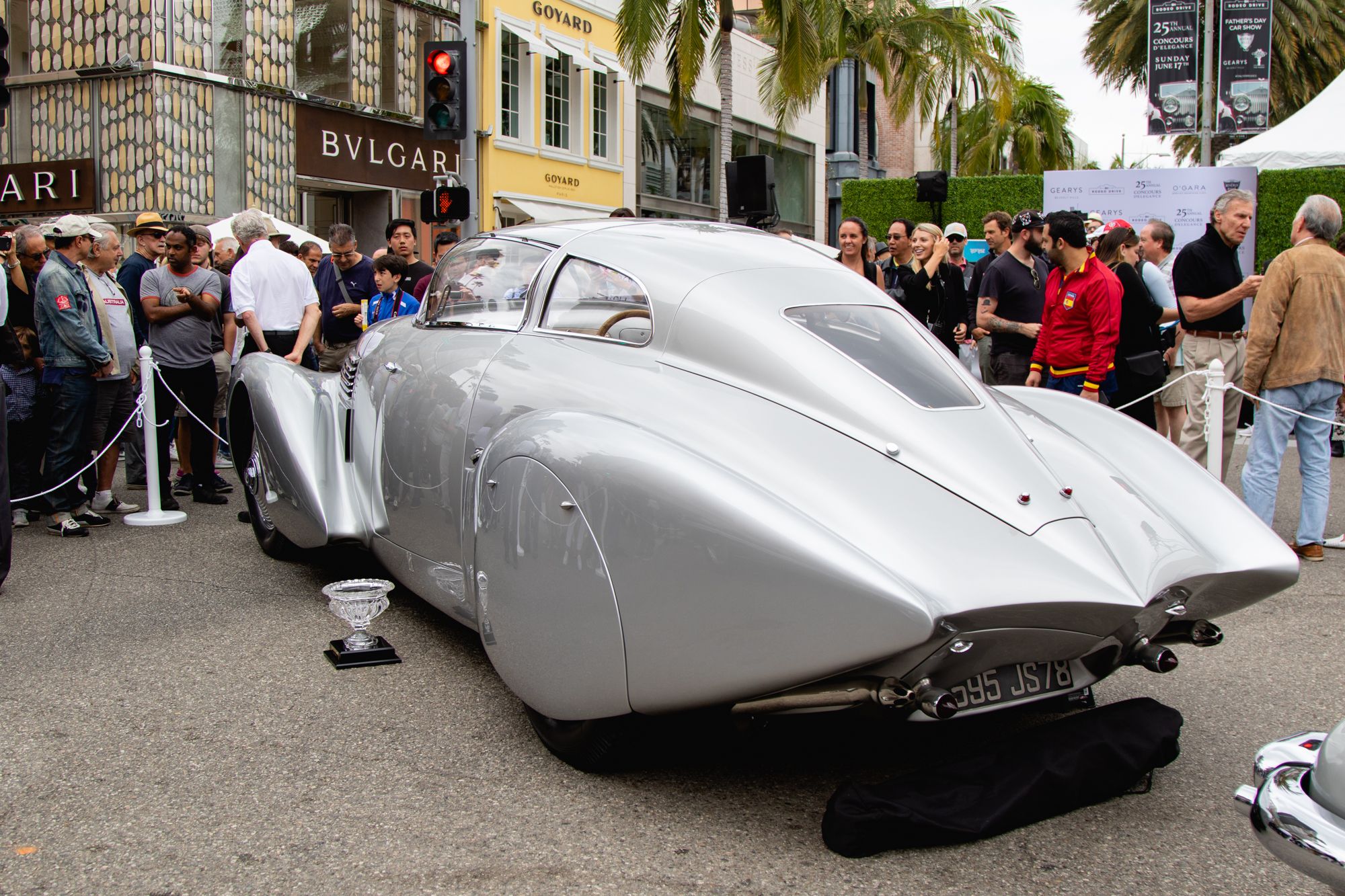 Rodeo Drive Concours d'Elegance Featured Over 100 Cars and 40,000