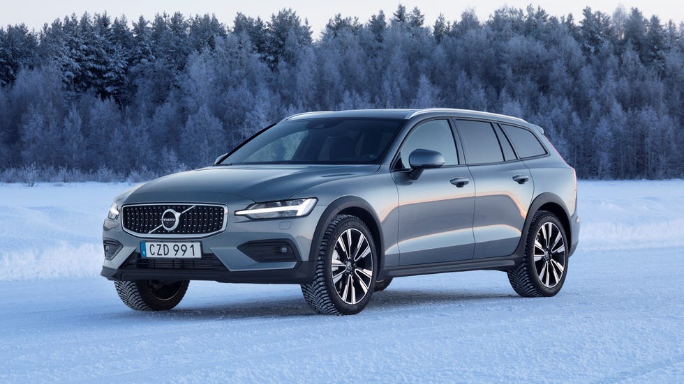 2020 Volvo V60 Cross Country first drive: Roof height matters