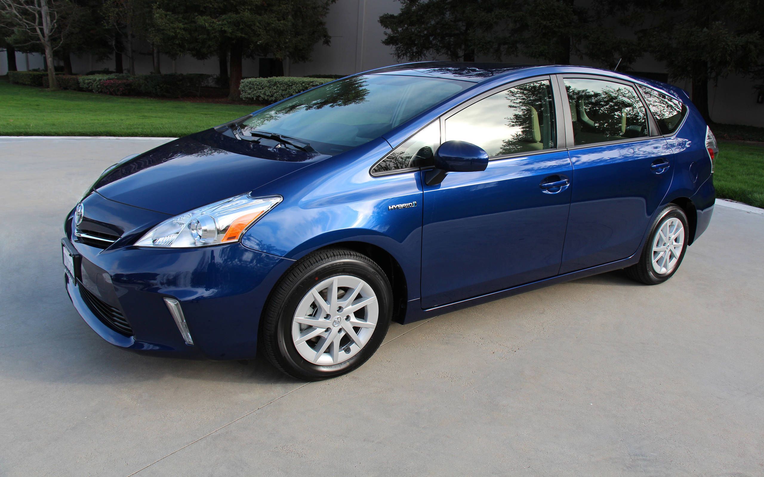 Gallery 2014 Toyota Prius Five
