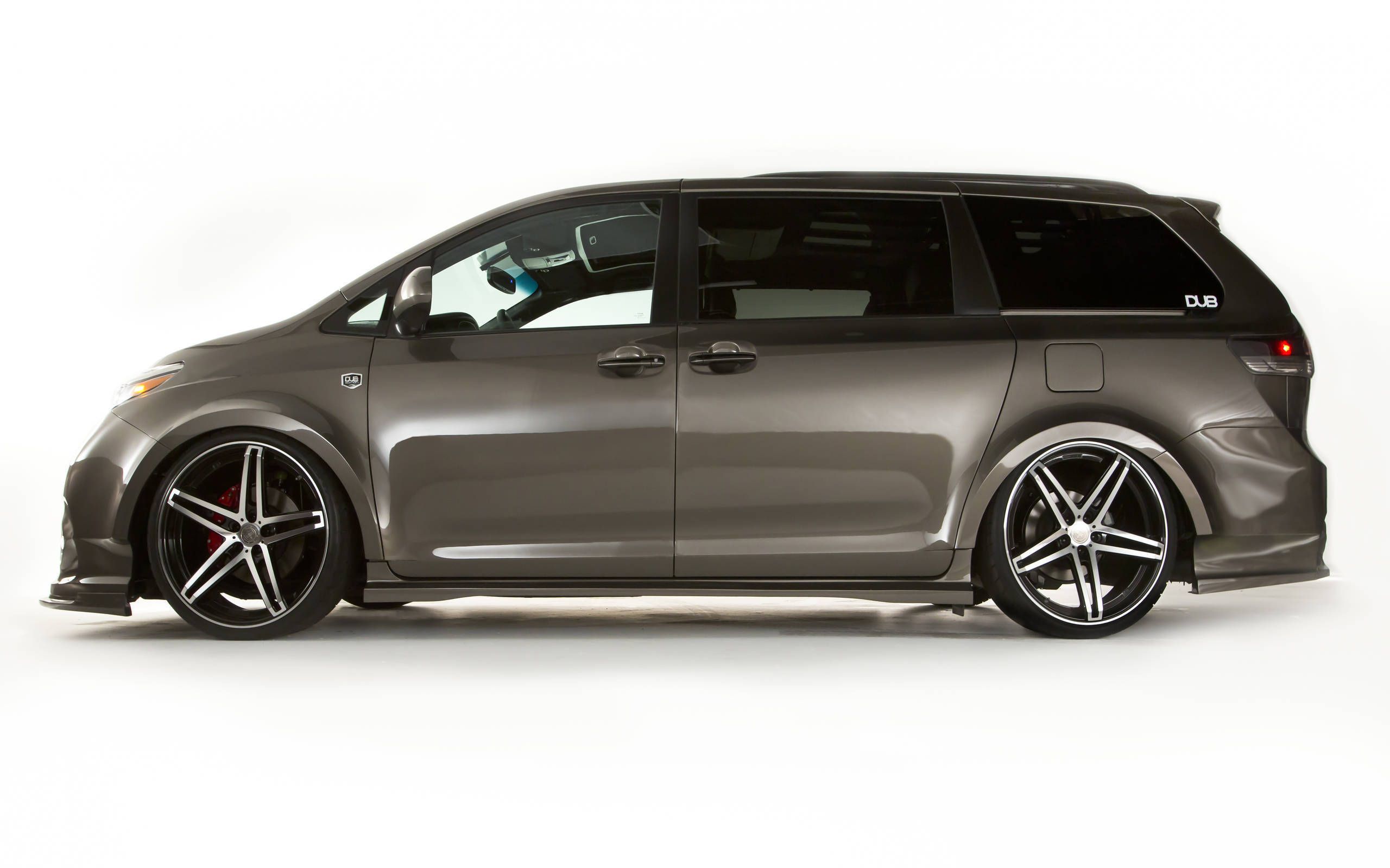 Minivan 2024 on rims