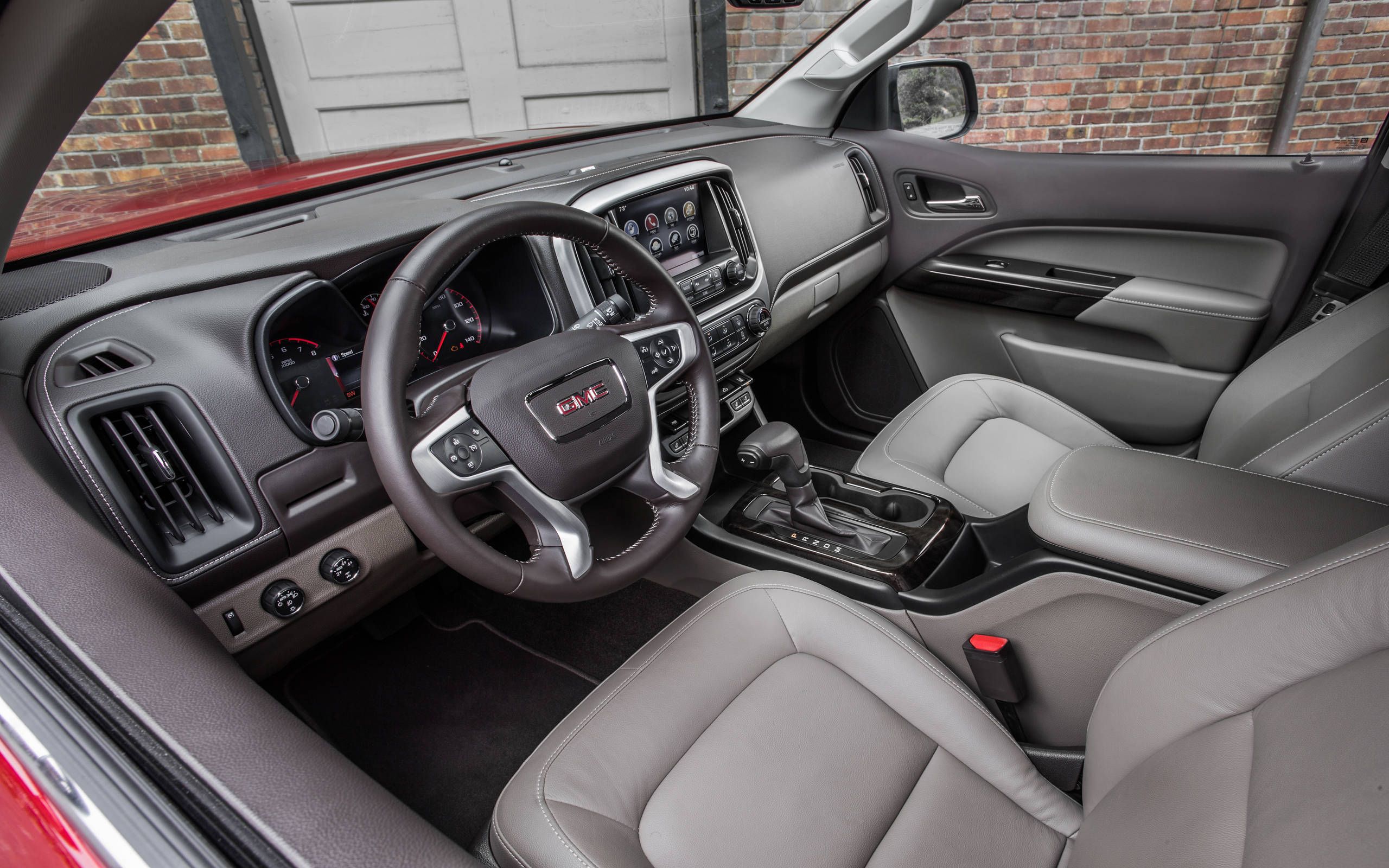 View Photos of the 2021 GMC Canyon AT4