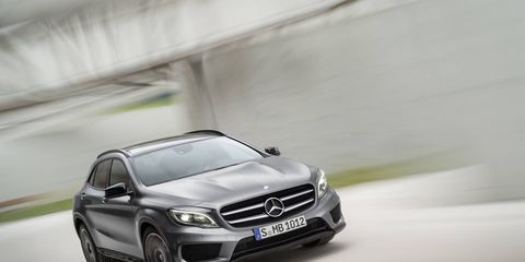The prominent, upright front end with a central star lends a muscular and superior impression to the GLA.