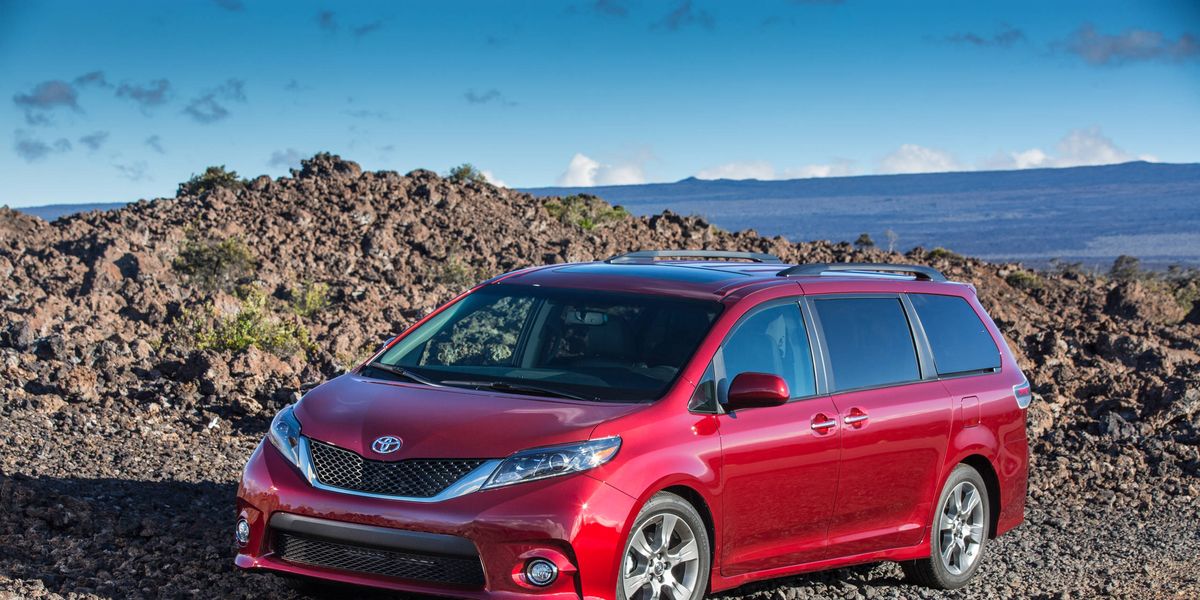 Looking like a sport sedan that morphed into a family van, the Sienna SE Premium offers a lowered, sport-tuned suspension and 19-inch wheels, for sharper handling agility.