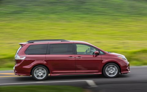 The Toyota Sienna SE Premium develops 266 hp at 6,200 rpm 245 lb-ft of torque available from 4,700 rpm.