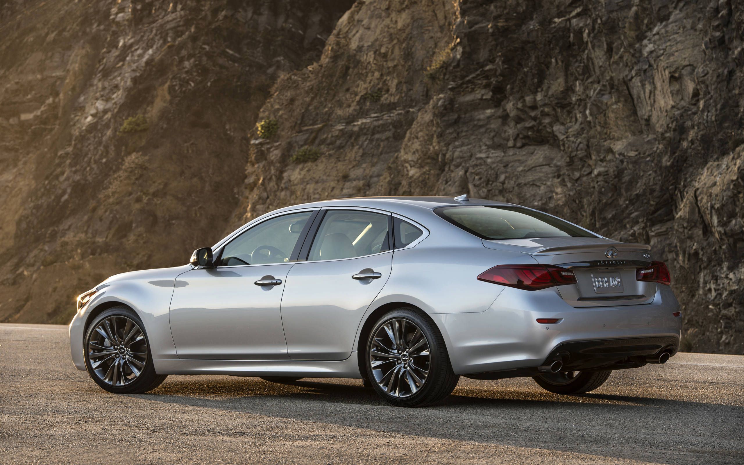16 Infiniti Q70 Review Name Change Aside An Aging Luxury Muscle Car