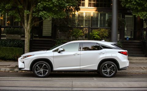 The 2017 Lexus RX350 comes with a 295-hp, 267-lb-ft V6 and an eight-speed automatic transmission.