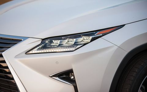 The 2017 Lexus RX350 comes with a 295-hp, 267-lb-ft V6 and an eight-speed automatic transmission.