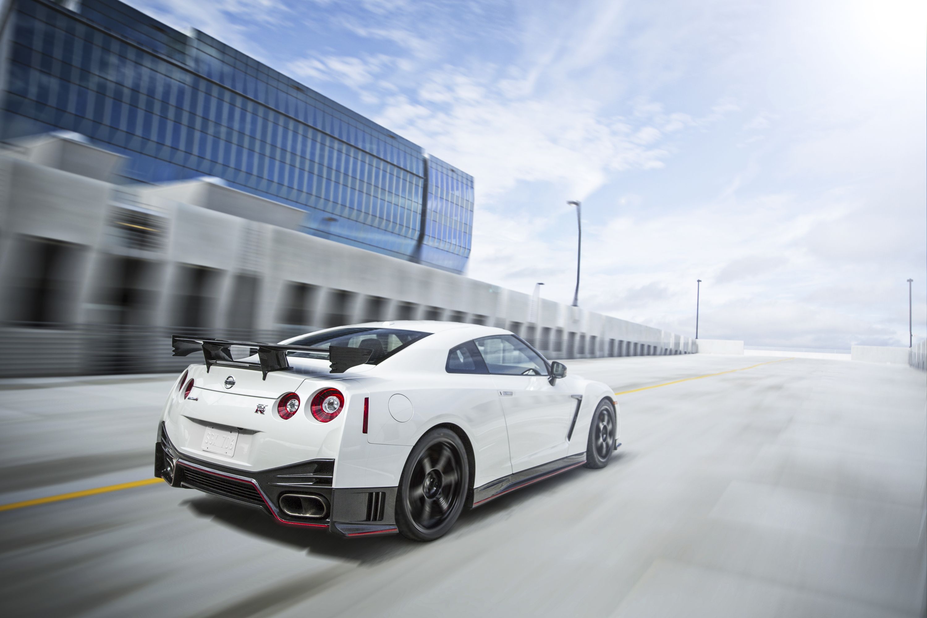 2016 Nissan GT-R 45th Anniversary Gold Edition debuts; new model year ...