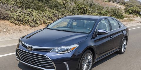 The 2017 Toyota Avalon 3.5-liter, DOHC V6 with Dual VVT-i (Variable Valve Timing with intelligence) produces 268 horsepower at 6,200 rpm and 248 lb.-ft. of torque at 4,700 rpm. Teamed with a six-speed automatic transmission, the V6 impresses with both its acceleration and its EPA-rated 24 MPG combined fuel economy (21 city/30 highway).