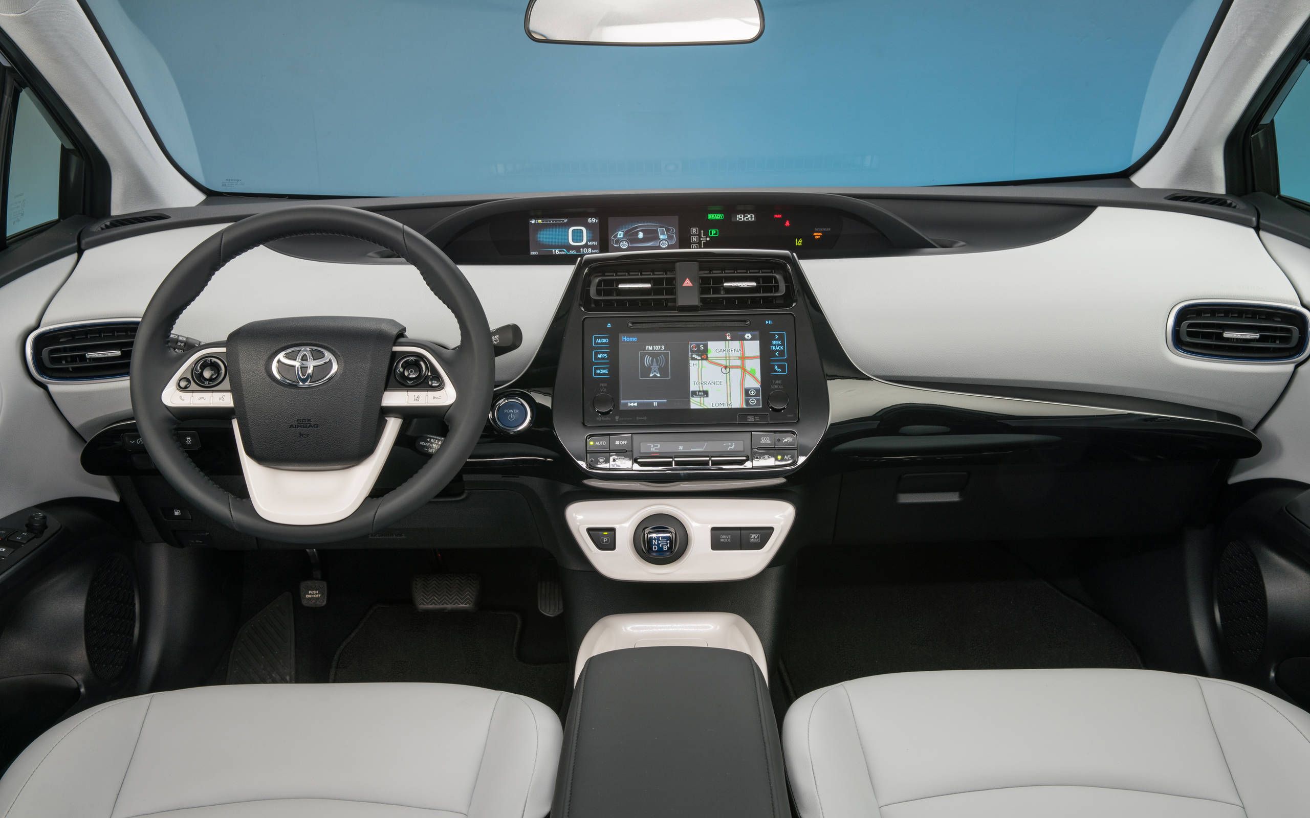 Gallery 2017 Toyota Prius Three Interior