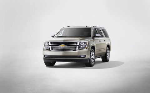 A standard 5.3-liter V8 engine with direct injection and Active Fuel Management provides 355 hp and fuel economy of 23 mpg on the highway in the 2017 Chevy Suburban.