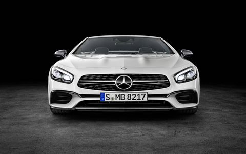 The night before the LA auto show Mercedes-Benz unveiled the 2017 SL roadster.