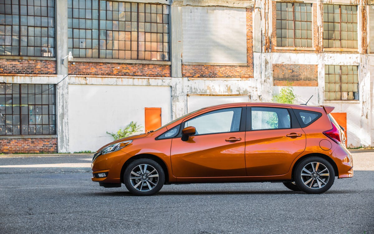 2017 Nissan Juke Black Pearl, Versa Note lead LA Auto Show charge