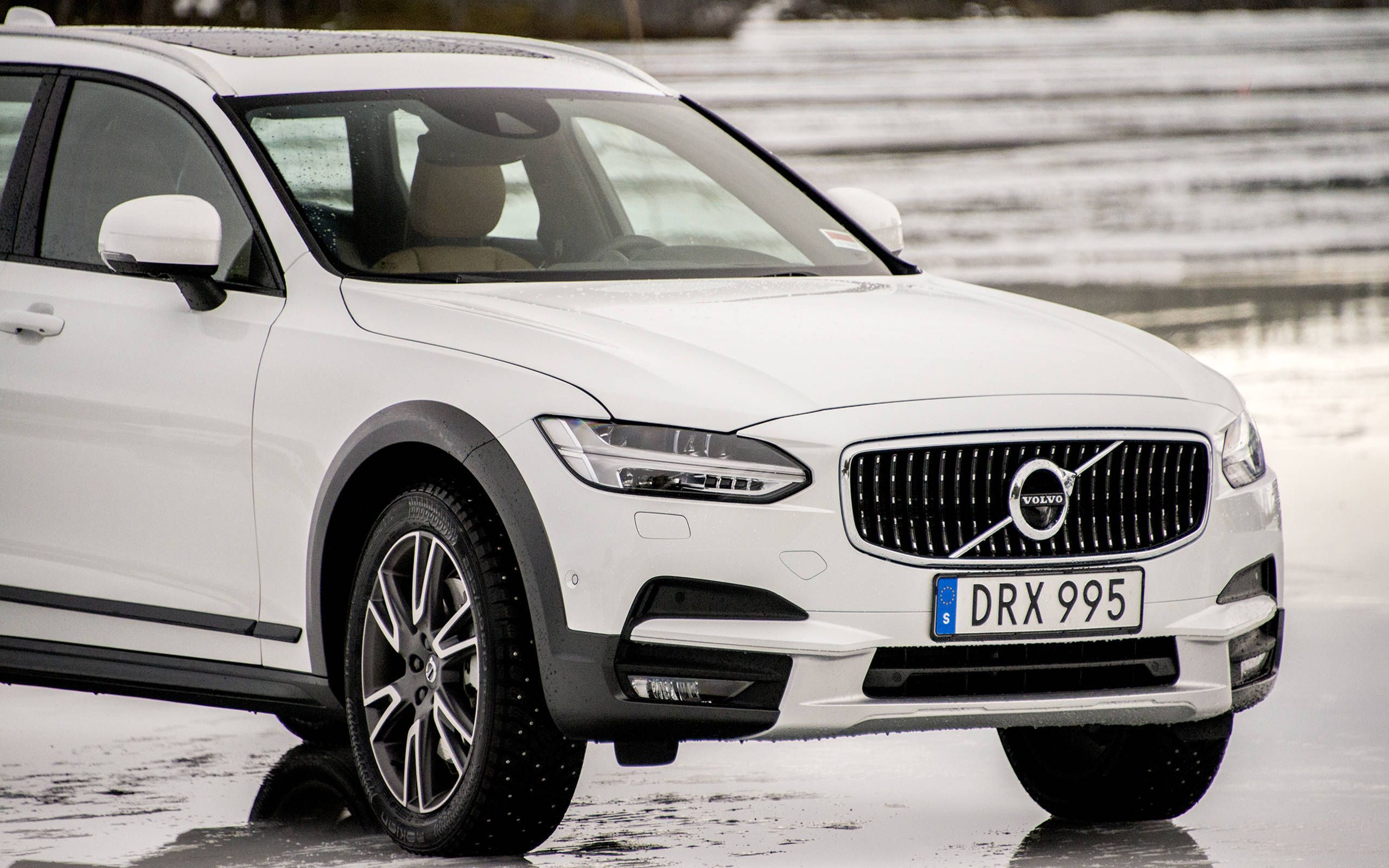 Gallery 2017 Volvo V90 Cross Country