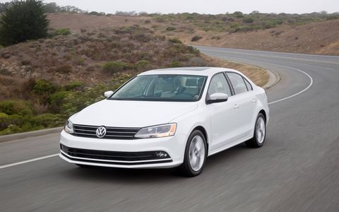 The 2017 Volkswagen Jetta 1.4T sports a 1.4-liter I4 motor producing 150 hp and 185 lb-ft.