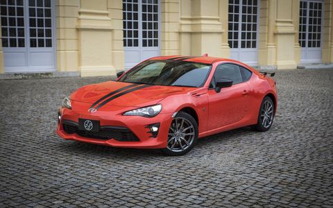The 860 Special Edition gets exterior and interior upgrades, no powertrain changes.