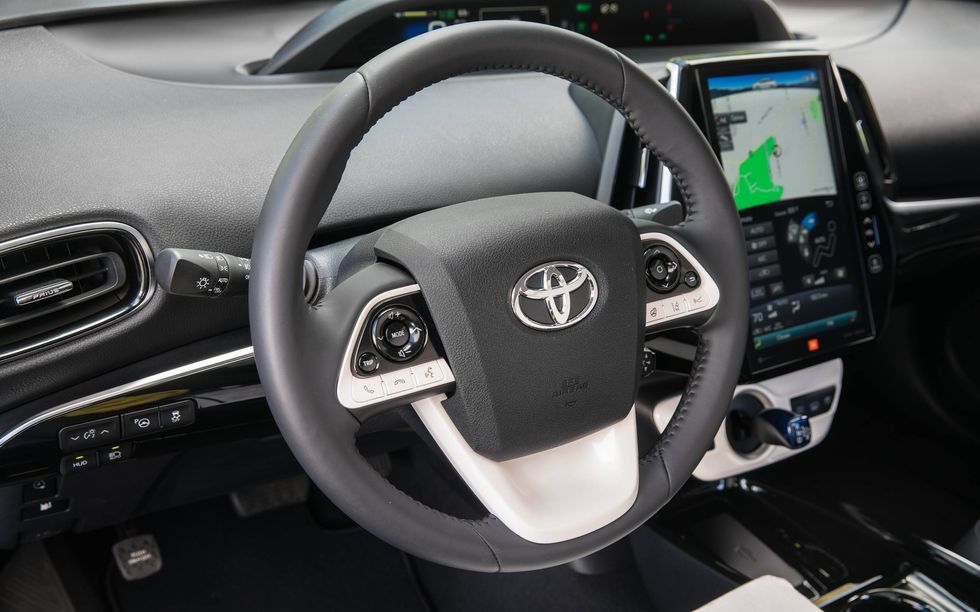 Gallery 2017 Toyota Prius Prime Advanced