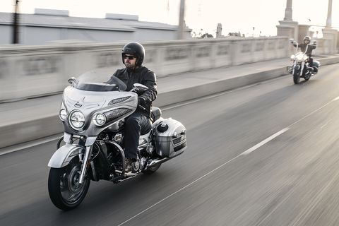 The American-made 2018 Chieftain Elite is Indian's new ultra-premium bagger. The massive 111-cubic-inch V-Twin makes 119 ft-lbs of torque. That cool custom paint job is applied in Spearfish, SD.