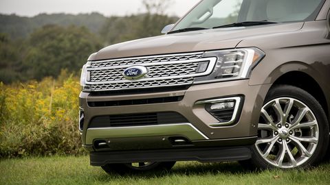 The Expedition is powered by a 3.5-liter V6 producing 375 hp and 470 lb-ft of torque, or 400 hp and 480 lb-ft of torque, depending on trim level.