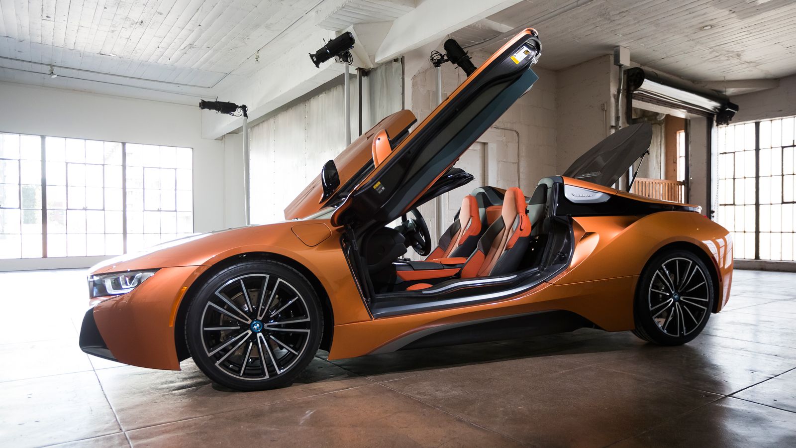 2019 BMW i8 Roadster Review - GTspirit