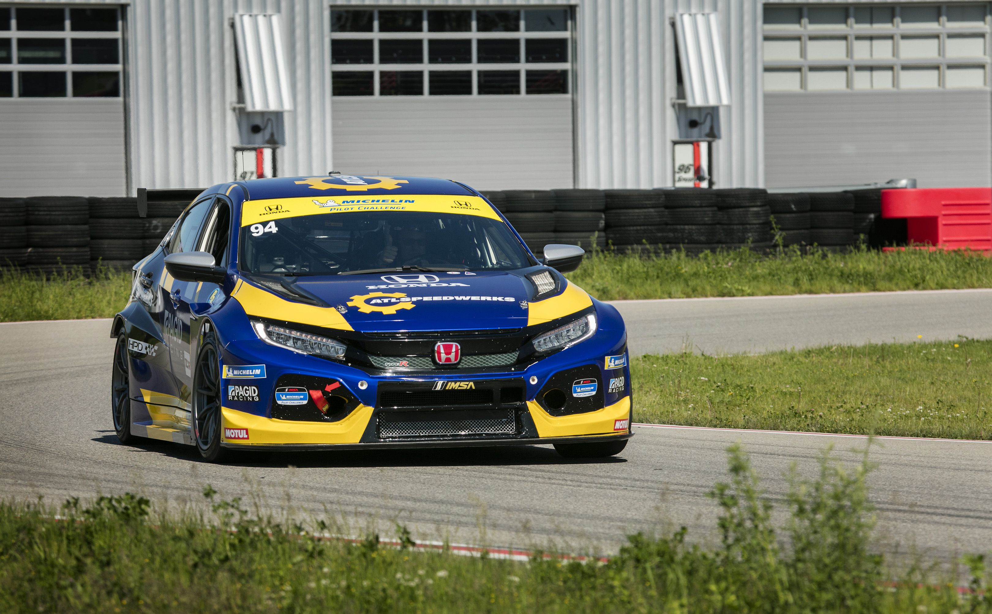 2019 Honda Civic Type R TCR race car. What it's like to drive.