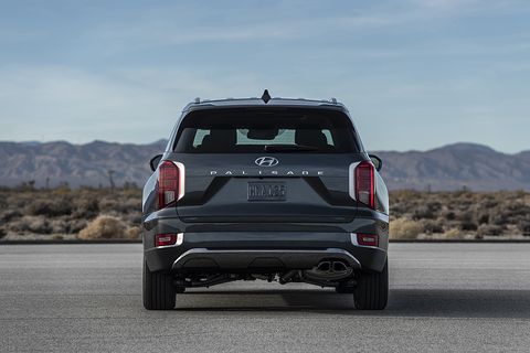 The Hyundai Palisade SUV gets a chunky, purposeful exterior appearance and is about the same size as competitors like the Ford Explorer and Nissan Pathfinder.&nbsp;
