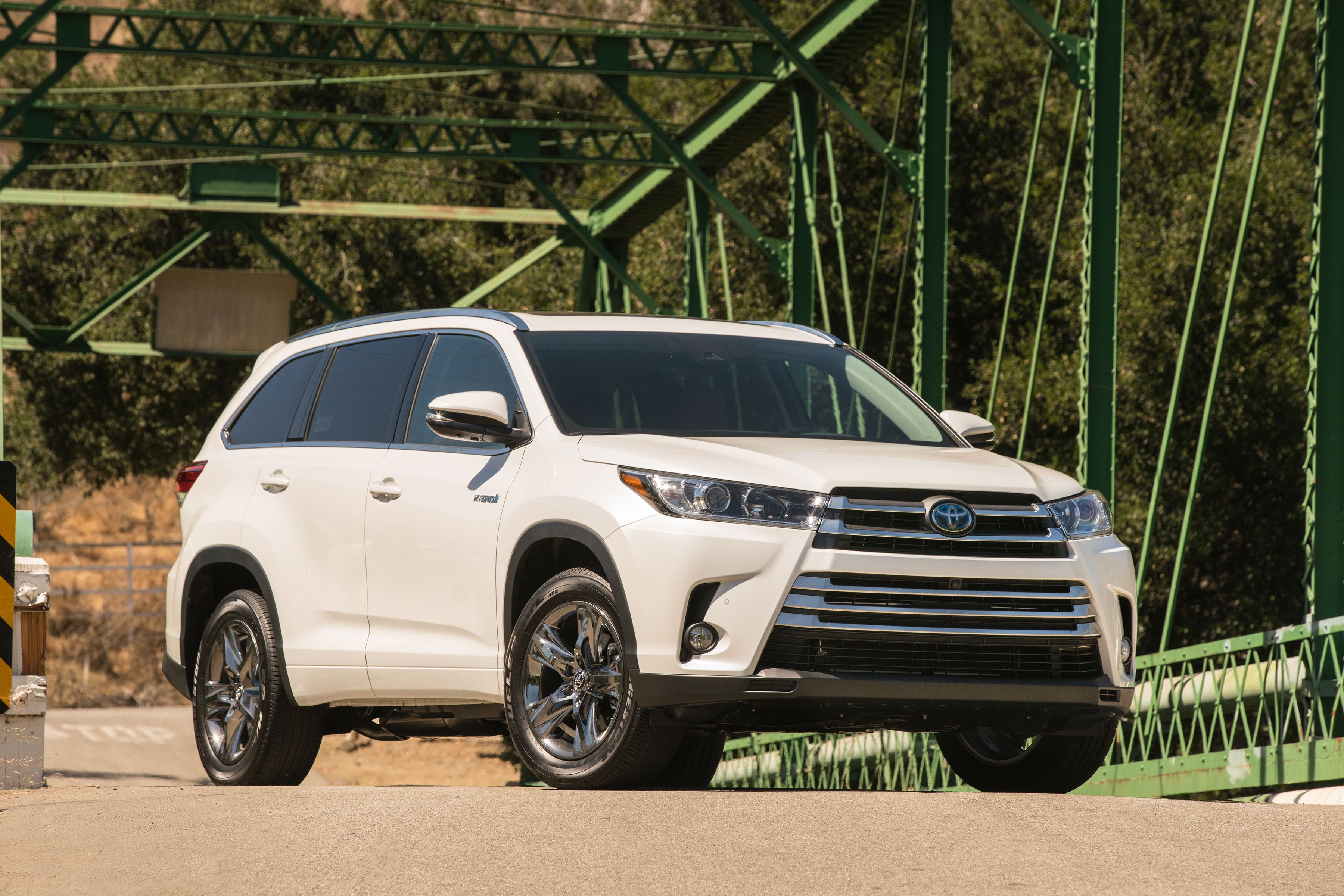 Top 3 row SUVs in fuel economy for 2019