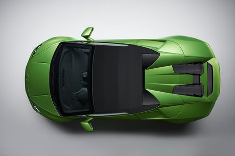 The&nbsp;2020 Lamborghini Huracan Evo Spyder &nbsp;looks just as good standing still under perfect lighting

