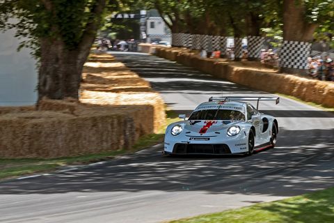 911 RSR goes up the hill at Goodwood
