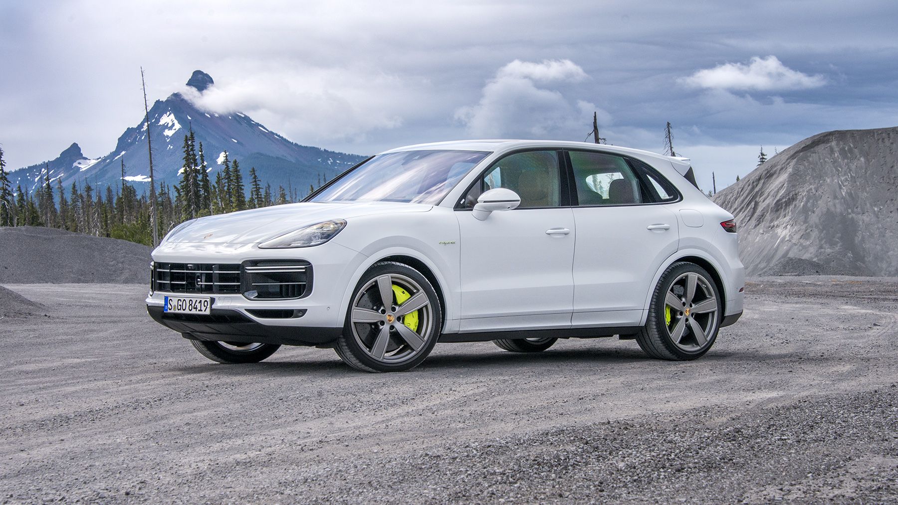 Vijandig Reageer Demonteer 2020 Porsche Cayenne Turbo S E-hybrid drive review, photos, specs,  performance and price
